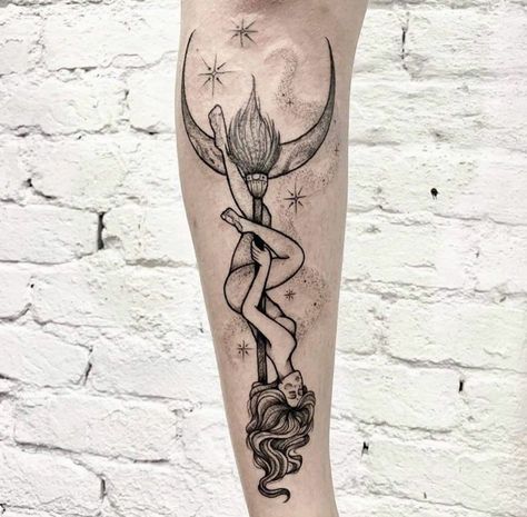 #CoolTattoos #TattooArt #InkMaster #TattooDesigns #InkedUp #TattooLovers #InkInspiration #TattooIdeas #CreativeInk #TattooStyle Wicca Tattoo, Witchcraft Tattoos, Witch Tattoo, Pole Art, Tattoo Artwork, Minimalist Tattoos, Ink Master, Tattoo Life, Pole Dance