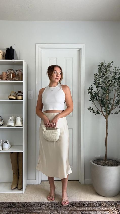 Satin Skirt Outfit Spring, Satin Midi Skirt Outfit, Nude Heels Outfit, Skirt Outfit Spring, Spring Aesthetic Outfit, Neutral Spring Outfit, Dress Code Outfits, Satin Skirt Outfit, Effortless Chic Style