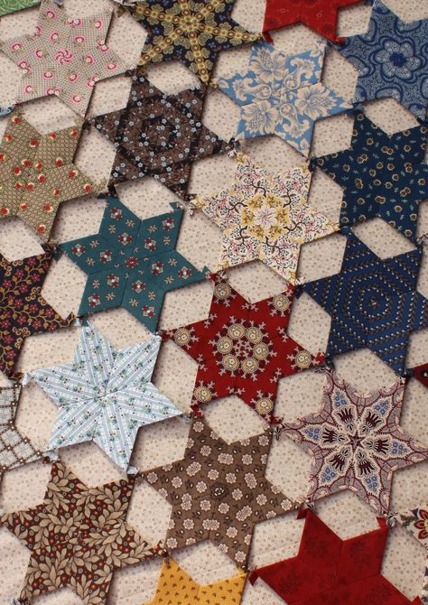 Temecula Quilt Co: Fussy Friday #8 - ideas for layout of stars Six Pointed Star, Hexie Quilt, English Paper Piecing Quilts, Hexagon Quilt, Paper Piecing Quilts, Paper Piecing Patterns, Diy Quilt, Foundation Paper Piecing, Star Quilts