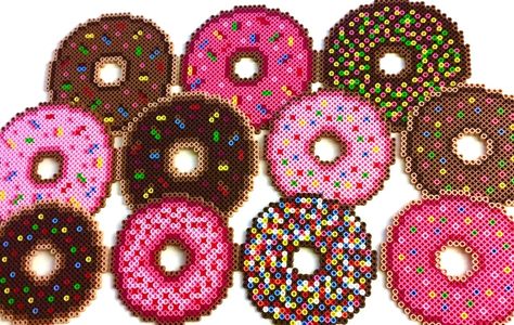 Perler Bead Donuts - Pixel Art Shop Pyssla Donut, Bead Projects Ideas, Perler Bead Projects, Perler Bead Designs, Donut Art, Hamma Beads Ideas, Easy Perler Bead Patterns, Melty Bead Patterns, Beads Patterns