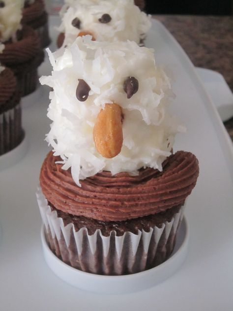 Marshmallow Eagle Heads. Eagle Food Ideas, Eagle Cupcake Cake, Bald Eagle Cupcakes, Eagle Cupcakes, Bald Eagle Cake Ideas, Eagles Cupcakes, Eagle Scout Desserts, Eagle Snacks, Dessert Eagle