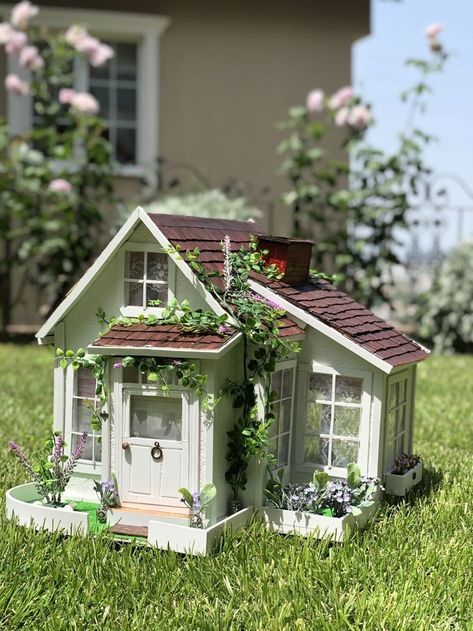 Popsicle Stick Crafts House, Fairy House Crafts, Clay Fairy House, Doll House Plans, Sims House Plans, Architecture Model House, Sims House Design, Cardboard House, Miniature Rooms