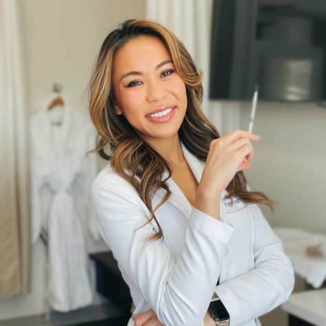 🎊 Introducing our newest team member for Aesthetic Injections, Lee Phan, PA-C! Hand-selected with precision and care to bring the highest level of expertise and quality to our clients. 💉🩺 Lee is a certified Physician Assistant with 4 years of aesthetic medicine experience including dermal fillers, neurotoxins, bio-stimulators, and lasers. She has an extensive background in plastic surgery and cosmetic dermatology which propelled her skills in hands-on precise procedures, and a deep underst... Dermatology Student Aesthetic, Dermatologist Job Aesthetic, Dermatology Pa Aesthetic, Aesthetic Injections, Aesthetician Photoshoot, Plastic Surgery Physician Assistant, Plastic Surgery Aesthetic, Dermatologist Aesthetic, Dermatology Residency