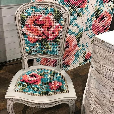 Needle Art, Crafty Diy, Cross Stitch Flowers, Cross Stitch Art, Diy Embroidery, Hoop Art, Yarn Crafts, Embroidery Projects, Cross Stitch Designs