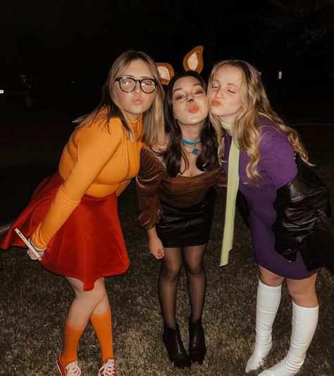 Triple Costumes Halloween, Iconic Trios Female Halloween, Scooby Doo Trio Costume, Scooby Doo Womens Costume, Three Sisters Halloween Costumes, Scooby Doo Halloween Costumes Group, Scooby Doo Group Halloween Costumes, Cute Scooby Doo Costume, Trio Movie Characters