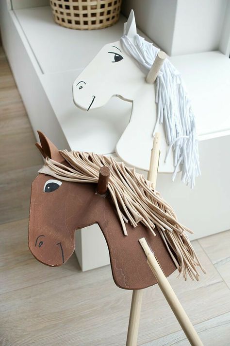 How To Make A Stick Horse Diy, Stick Horses, Hobby Horses, Horse Party, Western Parties, Horse Birthday, Wooden Horse, Horse Diy, Farm Party