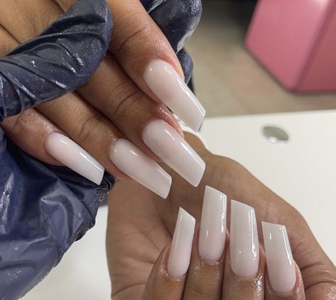 Lipstick Nails Shape, Round Shaped Nails, Natural Nail Shapes, Fat Fingers, Oval Shaped Nails, Natural Looking Nails, Nail Lab, Wide Nails, Ten Nails