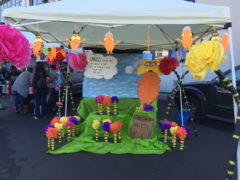 Simple Lorax themed trunk or treat decorations using the following supplies: -Cardboard -Paper towel rolls -Pipe covers from hardware store -Green plastic table cloths -Multi-colored tissue paper -Cloud themed paper from local teacher supply store We won first place with this theme and had a lot of fun along the way☺️ Dr. Seuss Halloween The Lorax Trunk or Treat Truffula Tree First Place Trunk Or Treat Decorations, Trunker Treat Ideas, Dr Seuss Birthday Party, Dr Suess, Giant Paper Flowers, Trunk Or Treat, The Lorax, Cardboard Paper, Harvest Festival