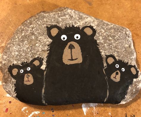 3 Black bears on a rock. Painted Rock Animals, Black Bears, Painted Rocks Kids, Three Bears, Rock And Pebbles, Painted Rocks Craft, Painted Rocks Diy, Rock Painting Ideas Easy, Rock Painting Patterns