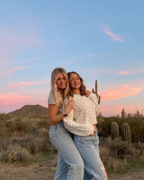 Arizona Sunsets 🫶 Sedona Dinner Outfit, Arizona Picture Ideas Instagram, Phoenix Arizona Outfits, Arizona Photoshoot Ideas, Arizona Instagram Pictures, Scottsdale Arizona Outfits, Arizona Travel Outfits, Trip Poses, Bsf Goals