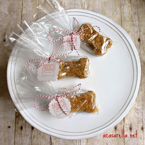 Biscuit Packaging Ideas, Dog Treats To Sell, Treats To Sell, Dog Bone Cookie, Animal Rescue Fundraising, Dog Treat Packaging, Bones For Dogs, Doodle Food, Peanut Butter Dog Biscuits