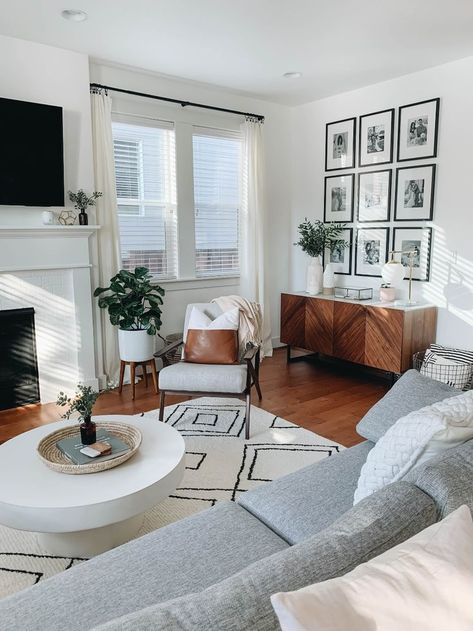 Small Apartment Living Room Entryway, Dove Grey Sofa Living Room, Entertaining Living Room Ideas, Minimal Living Room Grey Couch, Nashville Style Home Decor, Statement Wall In Living Room, Apartment Decorating 2023, Small Living Room Ideas Apartment Modern Farmhouse, Modern Botanical Living Room