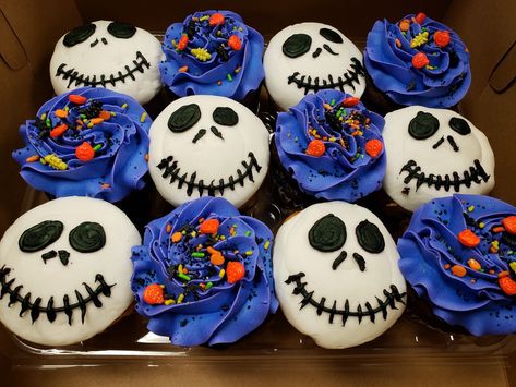 Nightmare Before Christmas Cupcake Ideas, Sally Cupcakes, Nightmare Before Christmas Cupcake, Nightmare Before Christmas Cupcakes, Christmas Themed Cupcakes, Christmas Cupcake Ideas, Disney Cupcakes, Christmas Cupcake, Cupcake Ideas