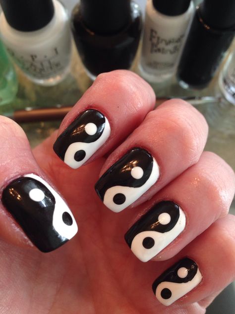 YinYang nail art design Yin Yang Nail Art Designs, Yin Yang Nails Short, Yin Yang Short Nails, Black And White Ying Yang Nails, Gel Nails Yin Yang, Yin Yang Nails, Black Nail Designs, Yin Yang, Nail Art Designs