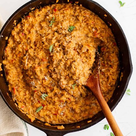 Creamy Beef and Rice is a one pan dinner recipe that always satisfies! Hearty ground beef and rice are made flavorful with ingredients like garlic, red pepper flakes and plenty of parmesan. It’s all held together in a simple, decadent creamy tomato sauce! One Pan Dinner Recipes, The Salty Marshmallow, Ground Beef And Rice, Salty Marshmallow, Slow Cooker Casserole, Ranch Chicken Casserole, Slow Cooker Pumpkin, Pumpkin Chili, Creamy Rice