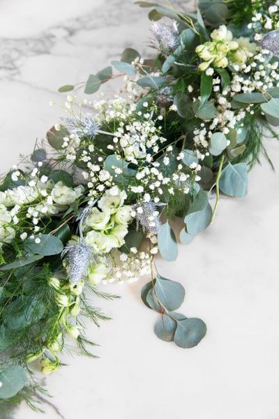 Wedding Motifs, Tafel Decor, Holiday Tablescapes, Wedding Centerpieces Diy, Tables Diy, Wedding Tables, Floral Garland, Wedding Flower Arrangements, Wedding Centerpiece