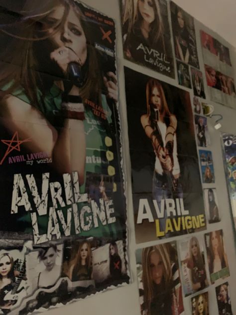 Avril Lavigne Lyrics Wallpaper, Avril Lavigne Y2k, Avril Lavigne Poster, Avril Lavigne Aesthetic, Avril Lavigne Let Go, Pop Punk Fashion, Punk Rock Princess, Punk Princess, 2000s Outfits