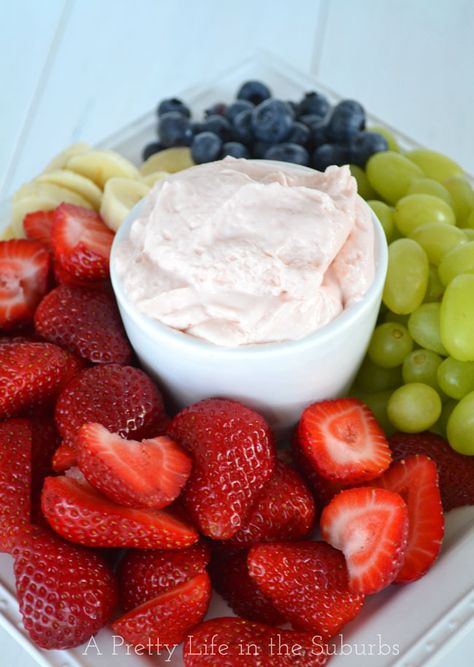 Strawberry Fluff Fruit Dip {A Pretty Life}.  Just 3 ingredients and 5 minutes for the best fruit dip ever! Strawberry Fruit Dip With Cream Cheese, Fruit Dip No Cream Cheese, Bunko Food, Fruit Dips, Strawberry Fluff, Fruit Desert, Fruit Dips Recipes, Bunco Party, Sweet Dips