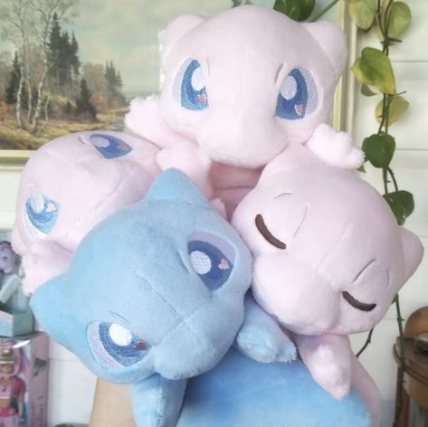 Mew Plush, Pokemon Stuffed Animals, Pokemon Mew, Pokemon Blue, Old Memes, Pokemon Plush, New Pokemon, Cute Stuffed Animals, Silly Pictures