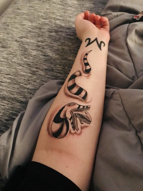 Tim Burton Best Friend Tattoos, Shego Tattoo Design, Beetle Juice Snake Tattoo, Beetlejuice Worm Tattoo, Sandworm Tattoo Beetlejuice, Sand Worm Beetlejuice Tattoo, Beetlegeuse Tattoo, Batty Ferngully Tattoo, Bettle Juice Tattoos