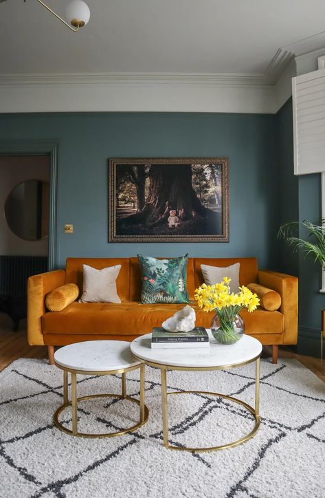 Blue and orange styling ideas: 27 ways to use this colour combo in your home - Your Home Style De Nimes Living Room, Teal Blue Living Room, Blue And Orange Living Room, Napoleonic Blue, Navy Blue Sofa, Blue Chalk Paint, Orange Sofa, Teal And Orange, Orange Bedding