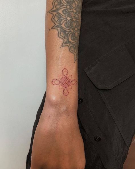 Handpoke Tattoo, Muster Tattoos, Inspiration Tattoos, Red Ink Tattoos, Red Tattoos, Arm Tattoos For Women, Discreet Tattoos, Dainty Tattoos, Simplistic Tattoos