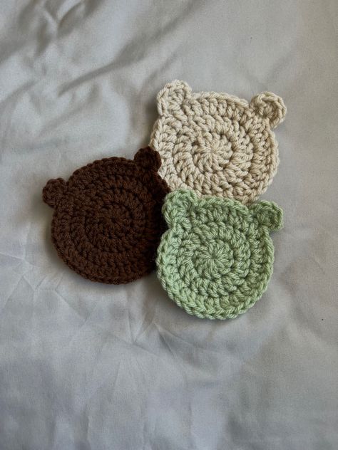 Crochet Bear Coaster, Coaster Tutorial, Yarn Scraps, Fast Crochet, Book Business, Fall Crochet Patterns, Crochet Coaster, Crochet Keychain Pattern, Crochet Bag Pattern Free