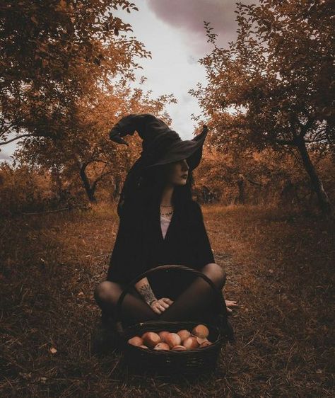 Witchy Fall Maternity Shoot, Witches Photoshoot, Fantasy Shoot, Podcast Ideas, Witch Photos, Gothic Photography, Autumn Witch, Bff Shirts, Halloween Photography