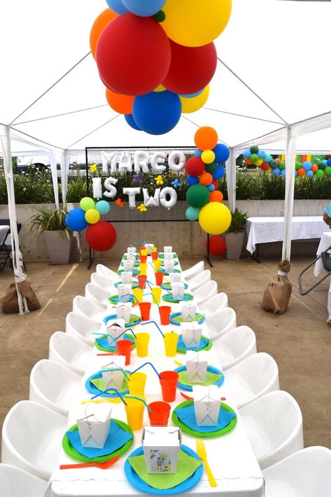 Birthday Party Set Up Ideas Layout, Abc 123 Birthday Party Ideas, Kids Party Table Set Up Ideas, Boy Birthday Table, Primary Color Birthday Party, Ball Themed Birthday Party, Balloon Themed Birthday Party, Cake With Dog, Ball Theme Birthday