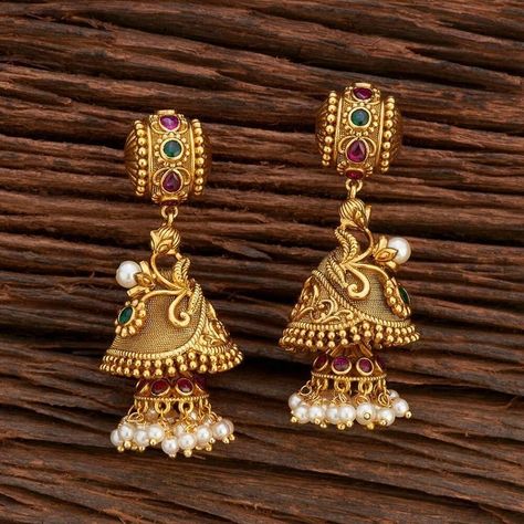 Gold jhumka dizain Indian Earrings Gold, Temple Earrings, Gold Jewelry Prom, Earrings Kundan, Gold Jhumka, Bridal Jewellery Earrings, Gold Jewels Design, Neck Pieces Jewelry, Gold Earrings Models