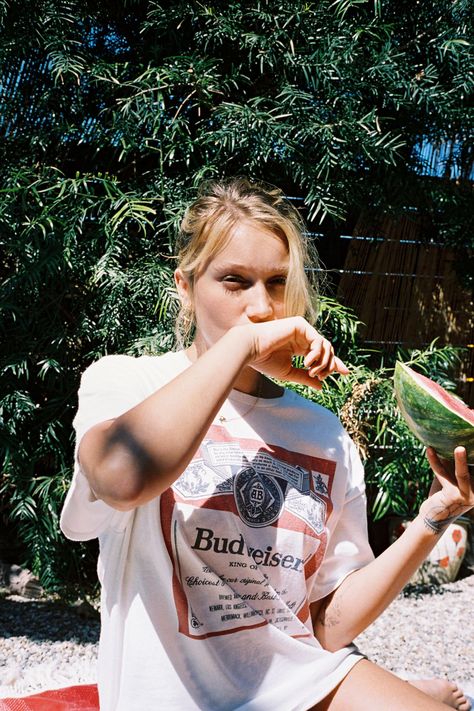 Junk Food Budweiser Classic Tee | Urban Outfitters Singapore Budweiser Shirt, 2000 Fashion, College Fits, Beach Girl, Junk Food, Shirt Outfit, Stylish Outfits, Chic Style, Vintage Inspired