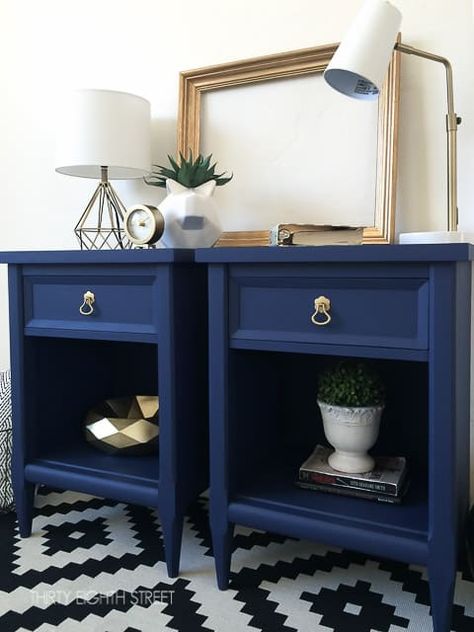 Successful DIY Side Table Makeover- to be proud of! - Painted Furniture Ideas Night Table Paint Ideas, Side Table Makeover Diy, Furniture Makeover Inspiration, Side Table Makeover, Furniture Painting Tips, Diy Side Table, Diy Makeover, Table Makeover, Refurbished Furniture