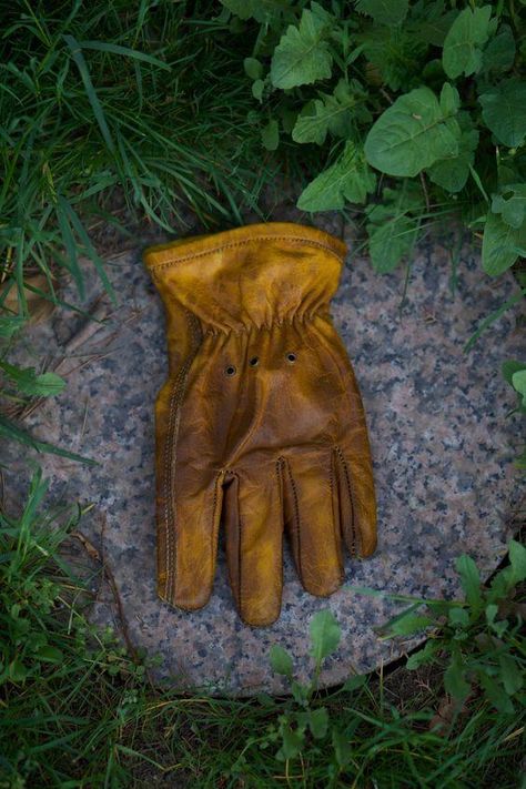 €118,78 €169,68 Bushcraft Activities, Gloves Elegant, Hand Health, Fire Features, Wooden Gift Boxes, Work Gloves, Different Textures, In The Forest, Natural Material