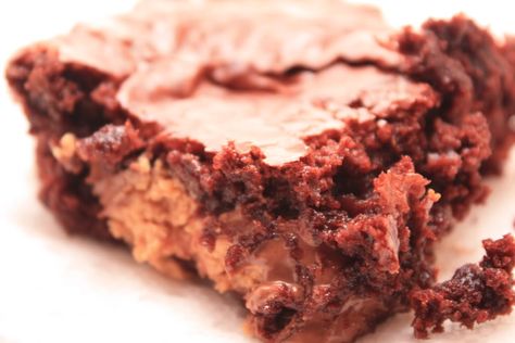 Runs With Spatulas: Paula Deen Brownies Candy Bar Brownies, Paula Dean, Paula Deen Recipes, Food Network Star, Delicious Brownies, Homemade Brownies, Star Food, Brownies Recipe, Brownie Recipe