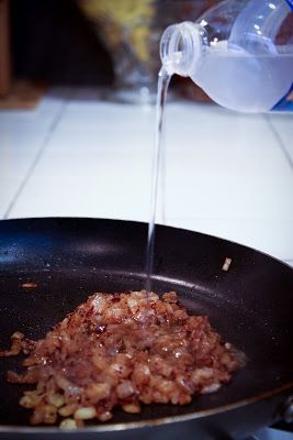 Homemade Burger Patties, Burger Patty Recipe, In And Out Burger, Caramelized Onions Recipe, In N Out Burger, Onion Burger, Burger Food, Vegan Fast Food, In-n-out Burger