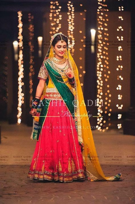 Ayeza Khan In Awesome Mehndi Dress | The Concepts Of Mehndi Dress With Ayeza Khan Aiza Khan Wedding, Mehndi Look, Ayeza Khan Wedding, Mehndi Ideas, Danish Taimoor, Mehndi Bride, Mehndi Function, Aiza Khan, Mehndi Outfit