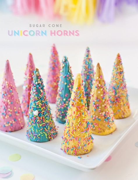 20 Epically Magical Unicorn Party Ideas Unicorn Party Food, Unicorn Games, Unicorn Diy, Unicorn Horns, Unicorn Treats, Unicorn Desserts, Candy Rainbow, Unicorn Birthday Party Decorations, Unicorn Party Invites