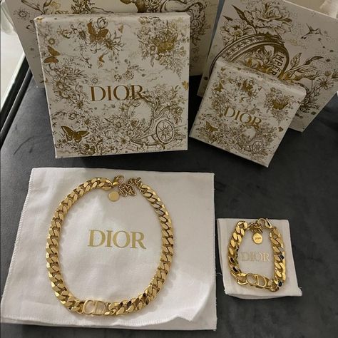 Dior chain and bracelet Dior Chain Bracelet, Dior Jwellary, Dior Chain, Dior Jewellery, Jewelry Box Packaging, Packaging Small Business, Dior Store, Dior Bracelet, Dior Necklace