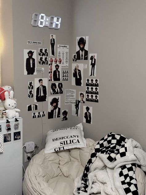 Nct Bedroom, Aesthic Wall, Kpop Room, White Room Decor, Room Ideas Aesthetic, Dekorasi Kamar Tidur, Pinterest Room Decor, Study Room Decor, Pretty Room