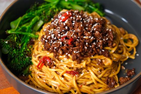 A match made in heaven. Delicious, slurp able Dan Dan noodles teamed up with crispy, sweet and spicy Chilli Beef. Crispy Chilli Beef Noodles, Chili Beef Noodles, Chili Beef Dan Dan Noodles, Chilli Mac, Dan Dan Noodles Recipe, Spicy Chicken Noodles, Chili Beef, Spicy Chilli, Dan Dan Noodles