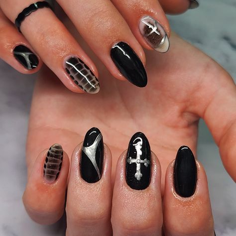 Natural nail moment 😌 💅 @ballpit_shop beyond obsessed Over the emo black liner #nanicuresunwrapped #tampanails #naturalnails #nailinspo #spookynails #stpetenails #clearwaternails #trendynails Jelly Roll Nails, Twilight Zone Nails, Black Emo Nails, Rock And Roll Nails, Emo Nails, Black Liner, Jelly Roll, Trendy Nails, Natural Nails