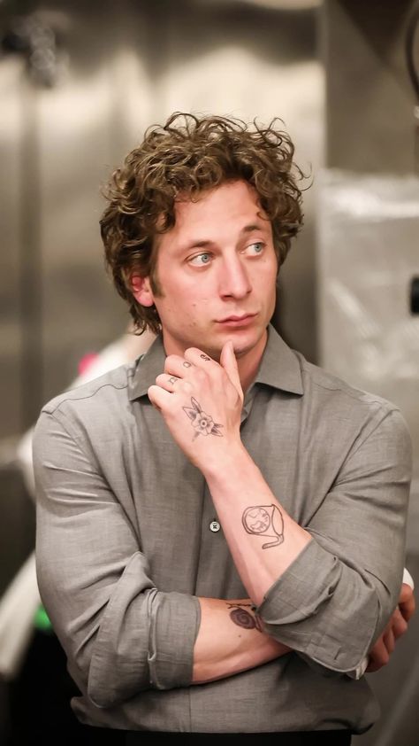 Jeremy Allen White Tattoo, Allen White, Let It Rip, Jeremy Allen White, Bad Blood, White Tattoo, Mens Lifestyle, White Boys, American Actors