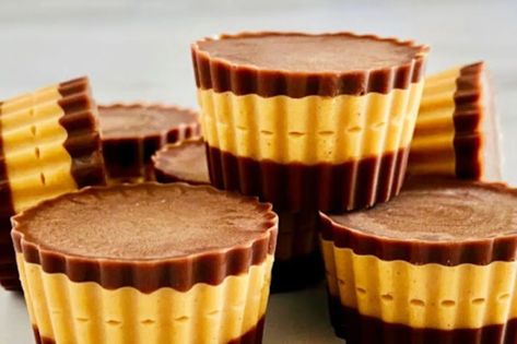 The Ultimate List of Low Carb Monk Fruit Recipes - Erin Palinski-Wade Top Deck Chocolate, Healthy Peanut Butter Cups, Healthy Cakes, Homemade Peanut Butter Cups, Quirky Cooking, Monk Fruit, Best Peanut Butter, Healthy Sweet Treats, Peanut Butter Filling