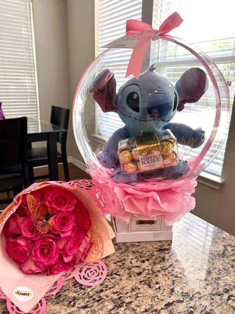 Suprise 15 Gift, Stitch Gift Basket Ideas, Stitch Birthday Gift Ideas, Stitch Gift Basket, Stitch Gift Ideas, Stitch Balloons, Disney Gift Basket, Quince Gifts, Stitch Gifts