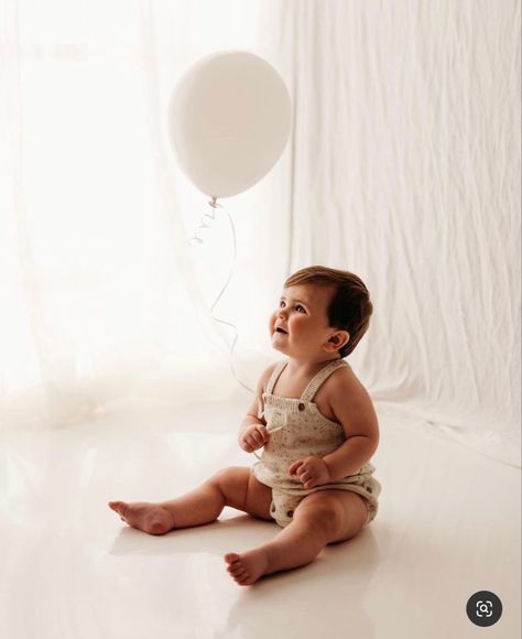 Simple First Birthday, Baby Birthday Photoshoot, 1 Year Baby, Boys First Birthday Party Ideas, 1st Birthday Pictures, 1 Year Birthday, 1st Birthday Photoshoot, First Birthday Pictures, Baby Photoshoot Boy