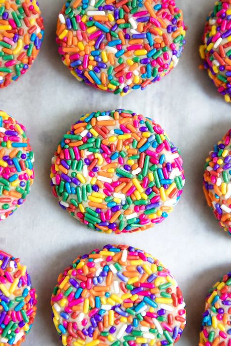 Sprinkle Confetti Cookies. Life is always a little better with a side of cookies. Especially when those cookies are covered in rainbow sprinkles. Seriously, though, who doesn't love a good Sprinkle Confetti Cookie? #cookies #rainbows #sprinkles #dessert #fun Heart Cookies Recipe, Holiday Food Crafts, Spoon Cookies, Confetti Cookies, Sprinkle Cookies, Cookie Cups, Tasty Baking, Storing Cookies, Cheese Flavor