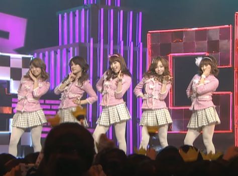 KARA "Pretty Girl" @ Show Music Core 20081227 Kara Pretty Girl, Idol Fashion, Fashion Moments, Like A Cat, Best Kpop, Girls Show, Album Covers, My Girl, Cupcake