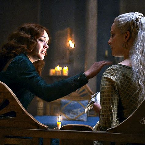 Alicent And Helena, House Of The Dragon Helena, Helaena Targaryen Gif, House Of The Dragon Gif, Helena Targaryen, Aemma Targaryen, Phia Saban, Maggie Nelson, Helaena Targaryen