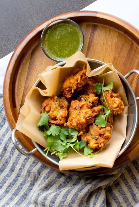 Onion Pakora, Chicken Pakora Recipe, Tamarind Recipes, Best Seller Books, Vegetable Pakora, Ramzan Recipe, Chicken Pakora, Fried Recipes, Cilantro Chutney