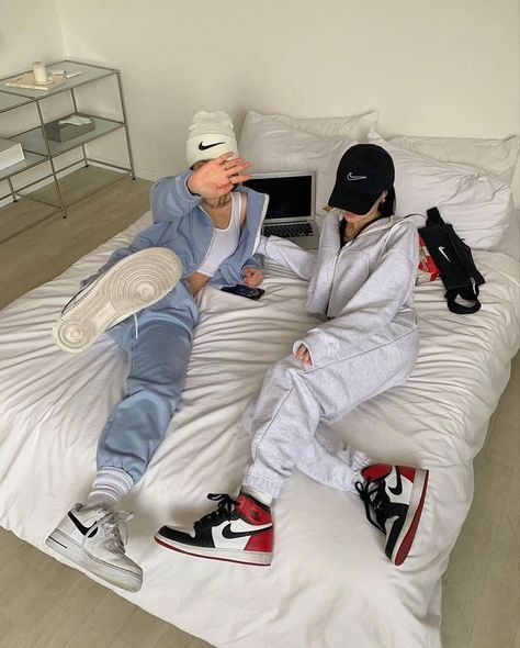 Outfit Ideas Joggers, Streetwear High Fashion, Jordan 1s Outfit, Womens Street Style, Fotos Goals, Fashion Culture, Casual Sporty, Actor Model, Cute Friends